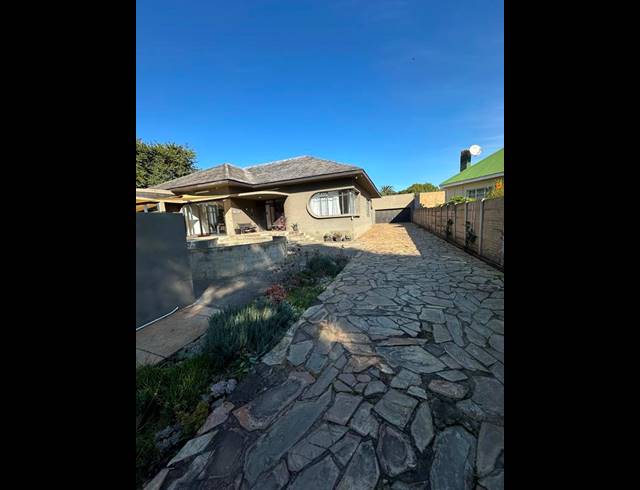 6 BEDROOM HOUSE FOR SALE IN SELECTION PARK